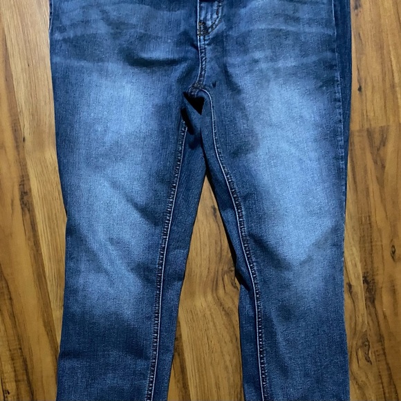 C EST. 1946 Denim Women’s Curvy Jeans Size 6 - Picture 5 of 15